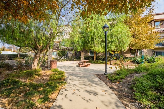 Detail Gallery Image 18 of 33 For 2700 E Chaucer #14,  Los Angeles,  CA 90065 - 4 Beds | 4 Baths