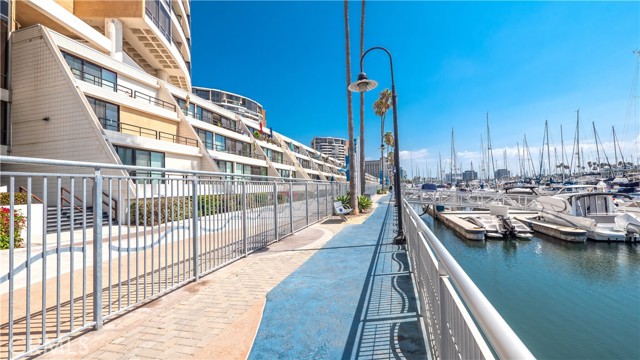Detail Gallery Image 4 of 15 For 4265 Marina City Drive #811,  Marina Del Rey,  CA 90292 - 2 Beds | 2 Baths