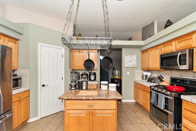 Detail Gallery Image 7 of 43 For 12730 Fir St, Oak Hills,  CA 92344 - – Beds | – Baths