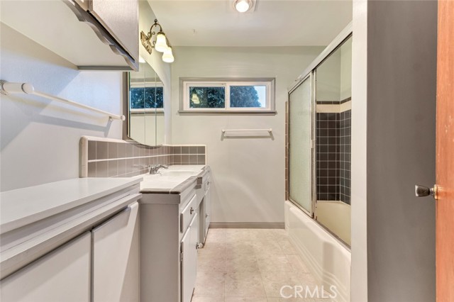 Detail Gallery Image 24 of 37 For 15930 Tuba St, North Hills,  CA 91343 - 3 Beds | 2 Baths