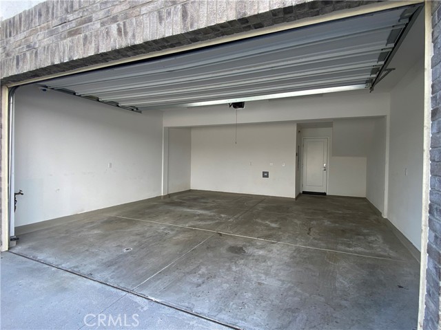2312 Synergy, Irvine CA: https://media.crmls.org/medias/230fad7a-e4ae-4509-8397-85d9de6165b6.jpg