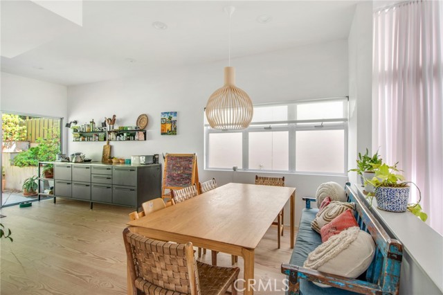 Detail Gallery Image 5 of 39 For 912 Santa Ana St, Laguna Beach,  CA 92651 - 2 Beds | 2/1 Baths