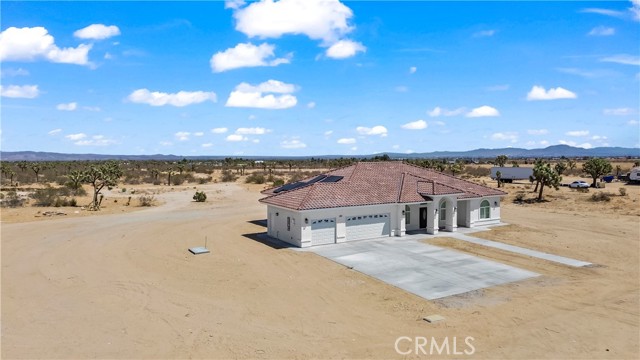 6374 Cayucos Drive, Phelan CA: https://media.crmls.org/medias/230fc5fd-595d-4764-ab86-a2d17aefcf2c.jpg