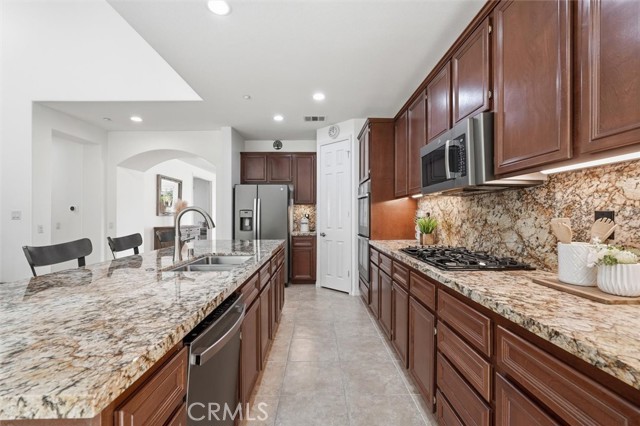 Detail Gallery Image 17 of 43 For 5244 Huckleberry Oak, Simi Valley,  CA 93063 - 5 Beds | 3 Baths