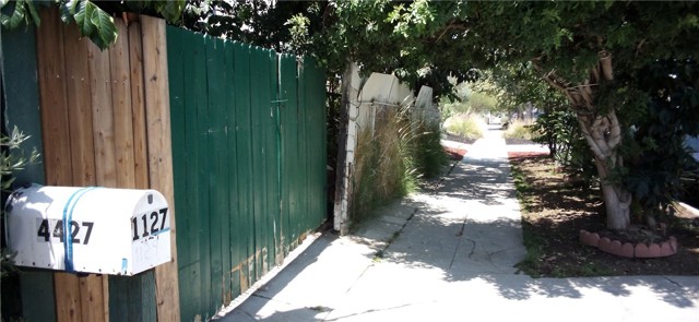 1127 N Commonwealth Avenue, Los Angeles CA: https://media.crmls.org/medias/23127db5-ad67-439e-90fd-b4f9238458e7.jpg