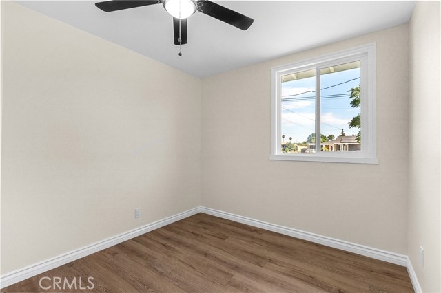530 E 3rd Street, Rialto CA: https://media.crmls.org/medias/2312ad25-d5bf-4e81-a14a-4f2589251b04.jpg