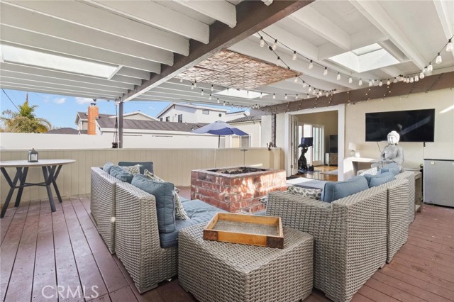 Detail Gallery Image 4 of 19 For 1205 Manzanita, Manhattan Beach,  CA 90266 - 3 Beds | 1/1 Baths