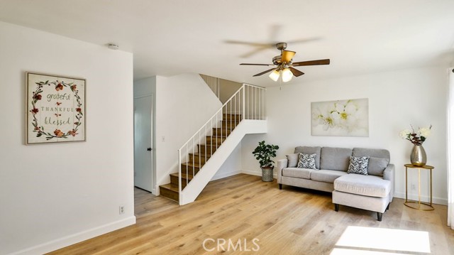 Detail Gallery Image 5 of 48 For 3041 S Sycamore St #C,  Santa Ana,  CA 92707 - 3 Beds | 1/1 Baths