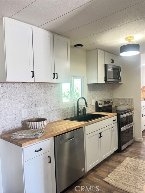 260 N Lyon ave, Hemet CA: https://media.crmls.org/medias/23134896-ff95-4472-ad7b-0de49f3c2d9b.jpg