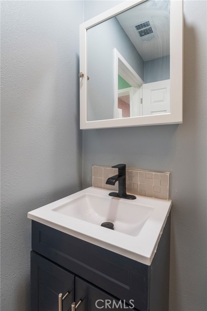 Detail Gallery Image 11 of 35 For 1680 S Rimpau Bld, Los Angeles,  CA 90019 - 2 Beds | 2 Baths