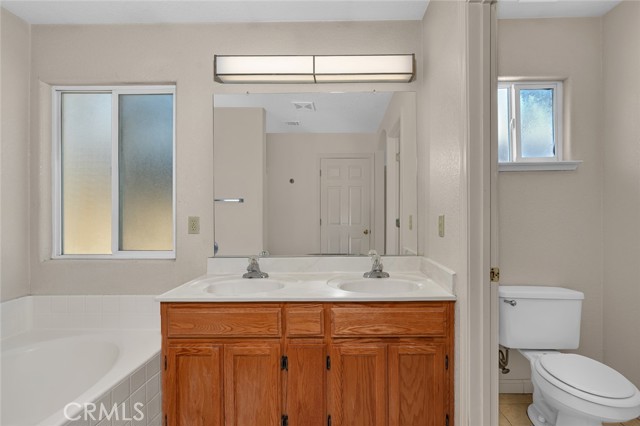 3529 Paseo Verde Avenue, Merced CA: https://media.crmls.org/medias/23147194-25ba-4c50-9cee-d72c9670d21e.jpg