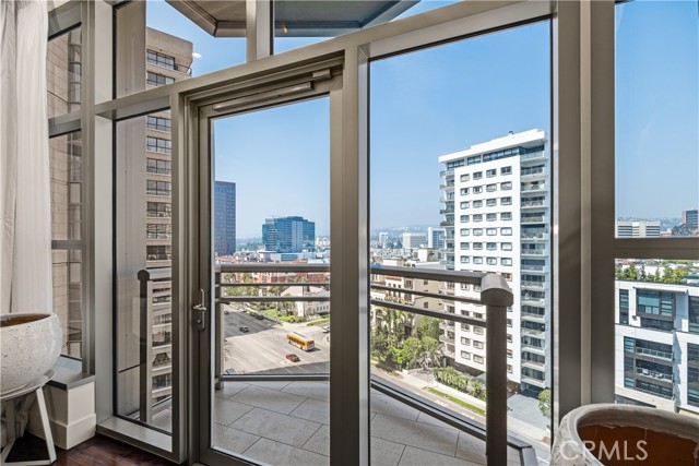 10776 Wilshire Boulevard, Los Angeles CA: https://media.crmls.org/medias/23154c09-4036-4414-95cc-18fdd7363dac.jpg