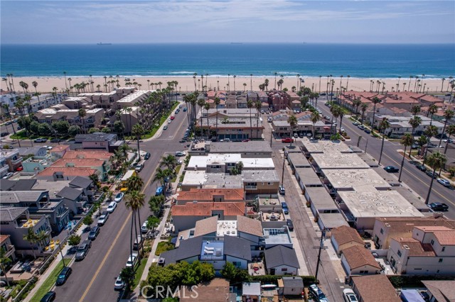 Detail Gallery Image 1 of 1 For 209 D 13th St #D,  Huntington Beach,  CA 92648 - 2 Beds | 2 Baths