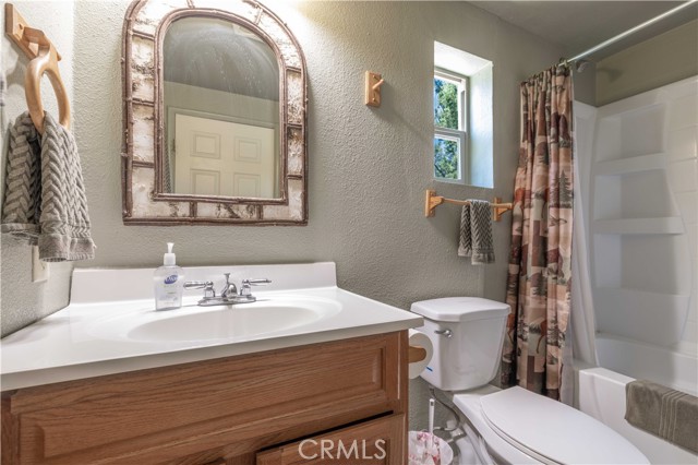 Detail Gallery Image 16 of 29 For 42730 Sonoma Dr, Big Bear Lake,  CA 92315 - 3 Beds | 3 Baths