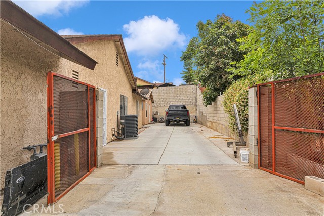 5834 Norman Way, Riverside CA: https://media.crmls.org/medias/23162e7f-c7ca-4ec2-92ba-9255e6df594c.jpg