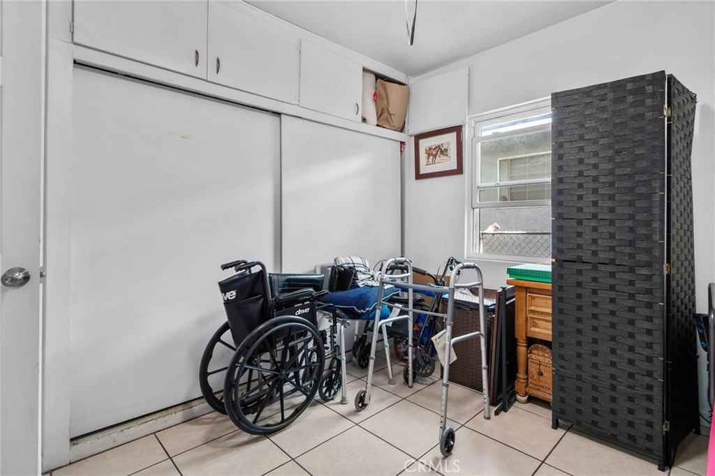 https://media.crmls.org/medias/23169d83-5140-42db-80f0-28618a94b9f1.jpg?preset=X-Large