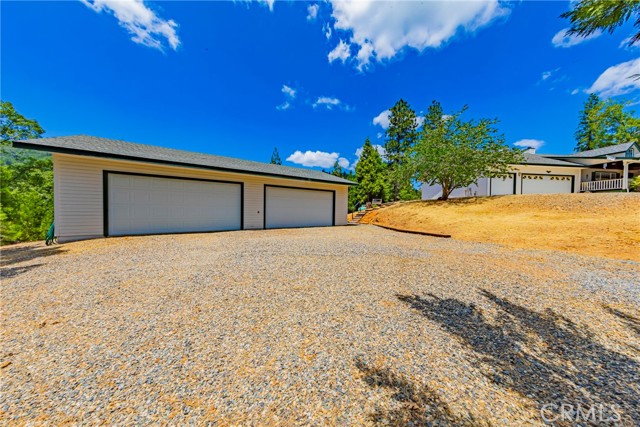 53235 Finegold Creek Court, North Fork CA: https://media.crmls.org/medias/2316feb7-b71f-4f8b-ad59-2ca74c51f5e2.jpg
