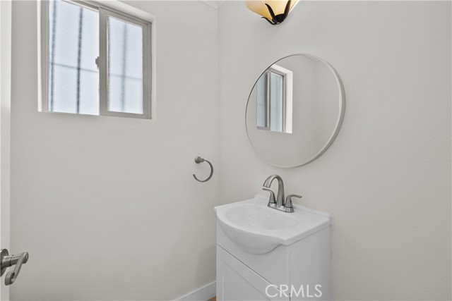 5025 Noble Avenue, Sherman Oaks CA: https://media.crmls.org/medias/2317cf9e-ce89-4c98-8bf3-1428f5438314.jpg