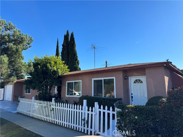 Front Image Thumbnail for CRDW25269352