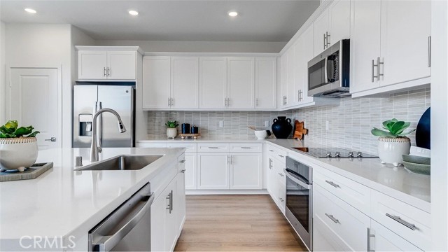 Detail Gallery Image 2 of 20 For 2654 Birdsong Privado Ave, Ontario,  CA 91761 - 4 Beds | 3 Baths