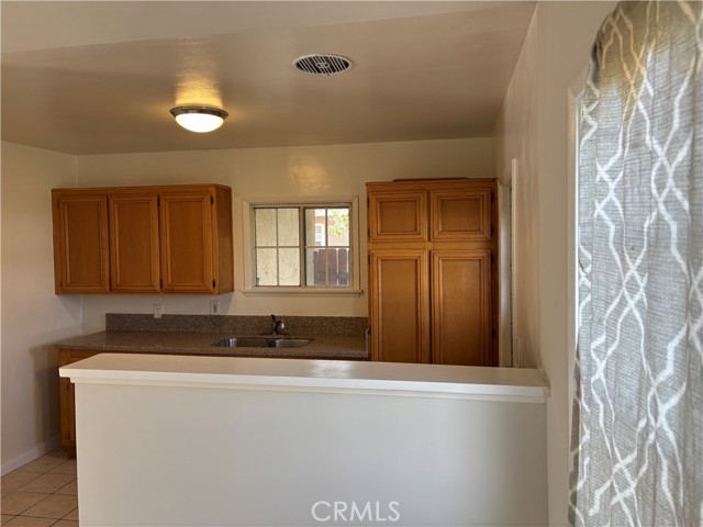 Detail Gallery Image 8 of 23 For 7224 1/4 Florence Ave, Downey,  CA 90240 - 2 Beds | 1 Baths