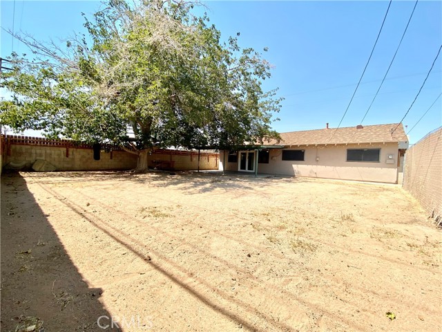 329 E Church Avenue, Ridgecrest CA: https://media.crmls.org/medias/2319566e-dfef-4cbf-ae6d-5bdcd3a16d04.jpg