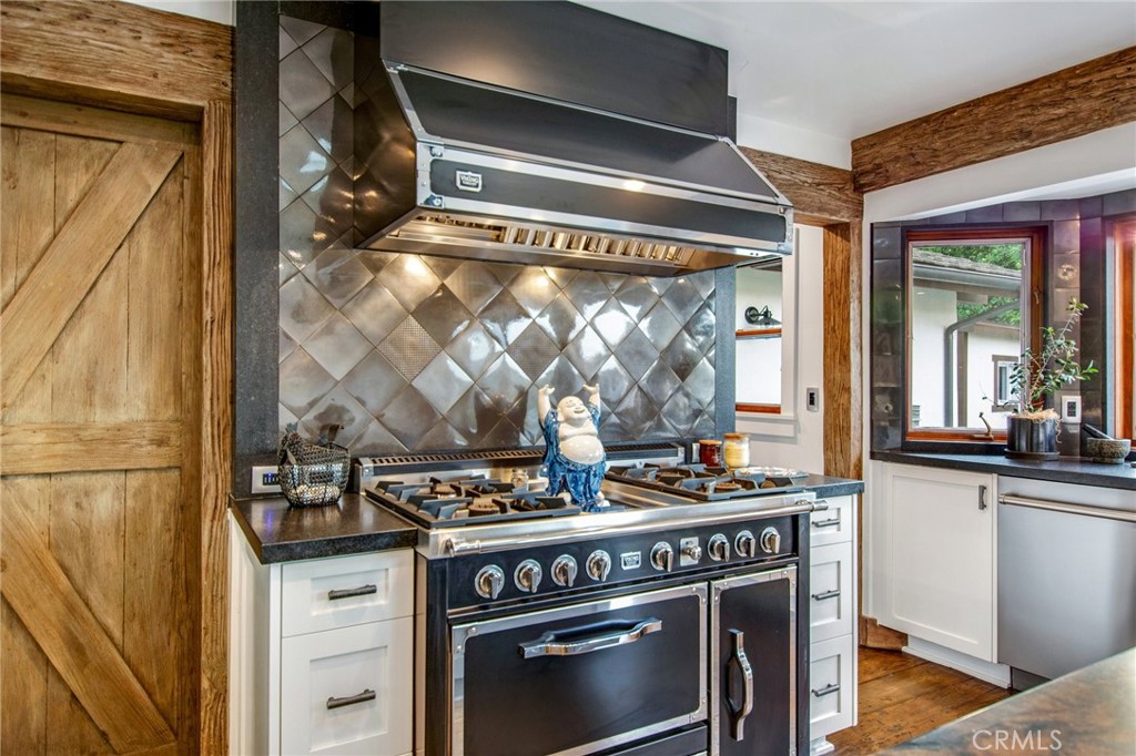 2319750c 4504 4518 A964 06d04f5ef98c