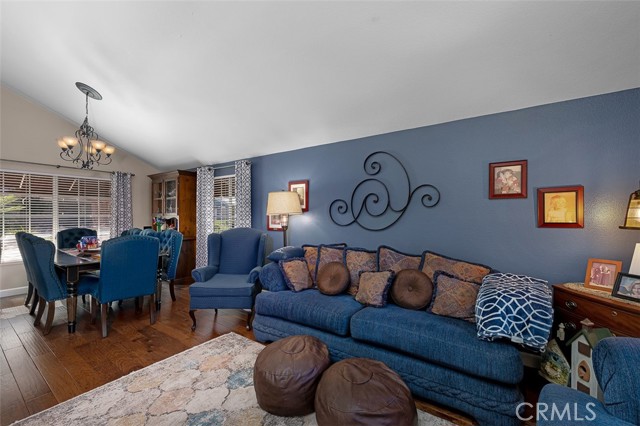 Detail Gallery Image 9 of 60 For 554 Edgewater, Oceanside,  CA 92057 - 4 Beds | 3 Baths