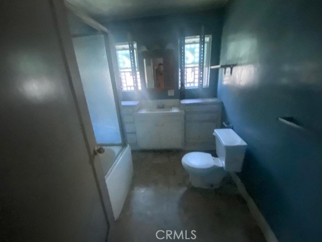Detail Gallery Image 4 of 7 For 2640 Grand Ave, Huntington Park,  CA 90255 - 3 Beds | 1 Baths