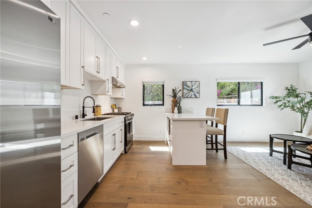6521 Homewood Avenue, Los Angeles CA: https://media.crmls.org/medias/231aa5d3-3499-4a57-9fd8-a432c792946a.jpg