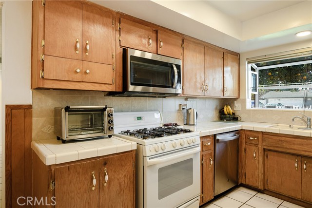 Detail Gallery Image 9 of 26 For 1124 Donner Ave, Simi Valley,  CA 93065 - 3 Beds | 2 Baths