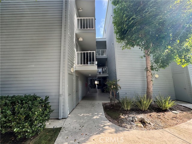 240 The Village, Redondo Beach CA: https://media.crmls.org/medias/231b8613-7209-45eb-916a-2204dfe182b0.jpg