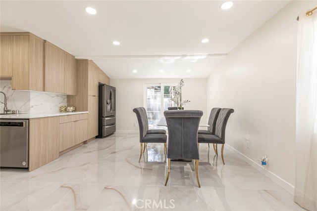 Detail Gallery Image 11 of 47 For 11063 White Oak Ave, Granada Hills,  CA 91344 - 3 Beds | 2 Baths