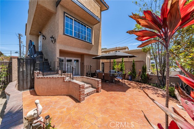 708 Main Street, Huntington Beach CA: https://media.crmls.org/medias/231d82cb-152a-4a37-be78-869961de9e93.jpg