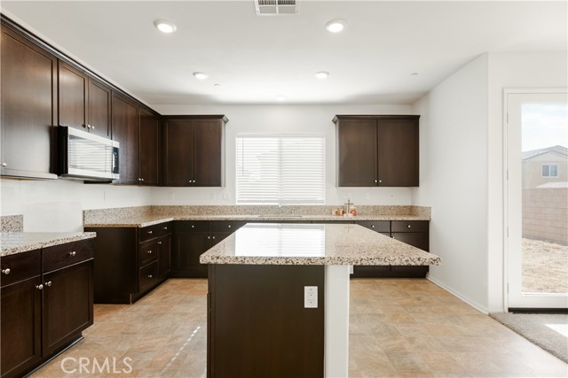 Detail Gallery Image 10 of 40 For 13063 Claremore St, Victorville,  CA 92392 - 3 Beds | 2/1 Baths