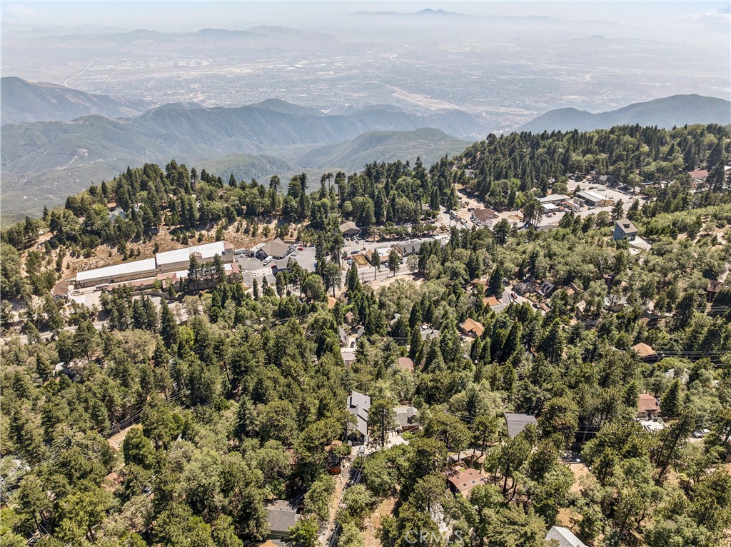 https://media.crmls.org/medias/231ed07b-7d28-4bbf-aac1-e9757b67cbd6.jpg?preset=X-Large