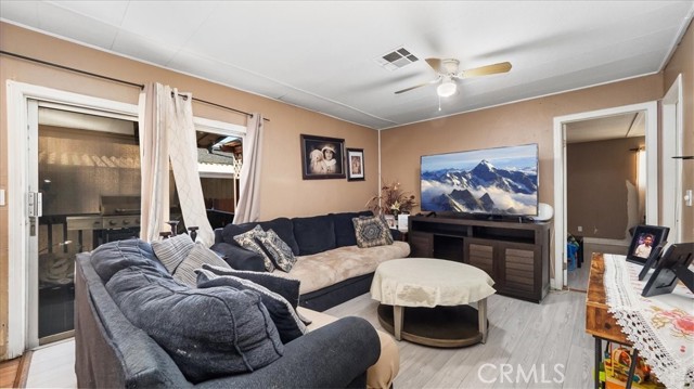 Detail Gallery Image 4 of 22 For 4901 Green River #223,  Corona,  CA 92880 - 4 Beds | 2 Baths