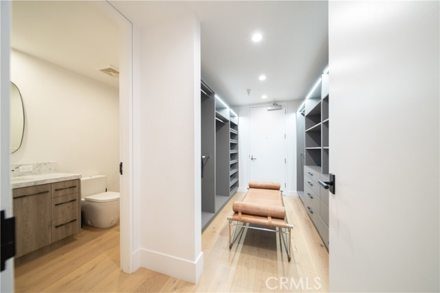 6250 Hollywood Boulevard, Los Angeles CA: https://media.crmls.org/medias/231f0e37-eb63-4f83-a7c5-91f1ec75ae77.jpg