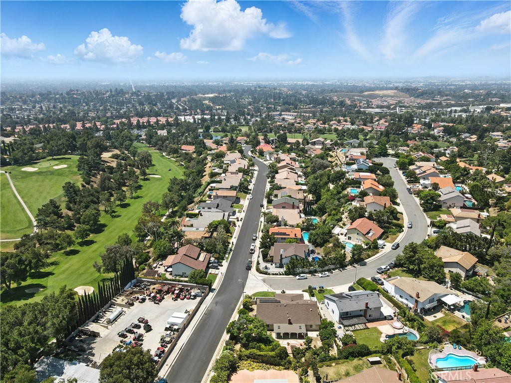 https://media.crmls.org/medias/231f8cea-8850-4eb2-a981-82beb9b0aca9.jpg?preset=X-Large