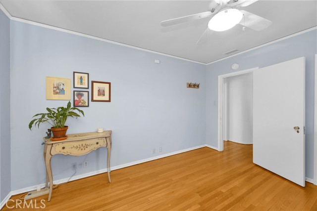 929 E Marshall Place, Long Beach CA: https://media.crmls.org/medias/231fc4e5-2e47-4c7e-a39b-3ed32beb29d3.jpg