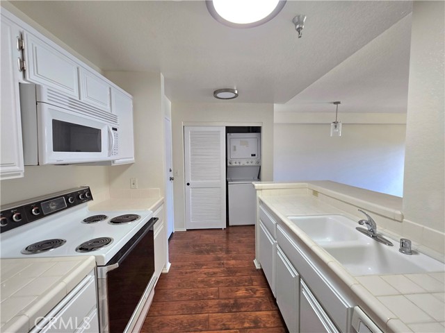 11410 Dolan Avenue, Downey CA: https://media.crmls.org/medias/2320642c-b10d-4cd2-bbad-2c3962c44912.jpg