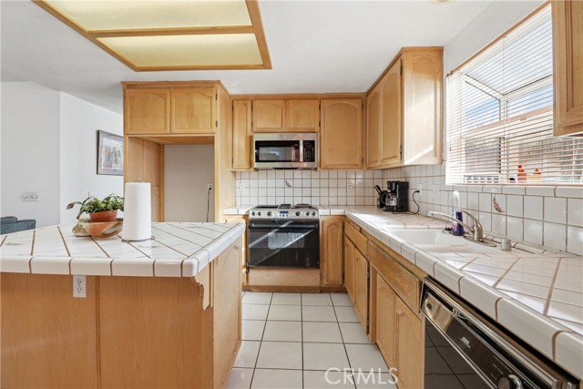 Detail Gallery Image 17 of 39 For 14260 Meadow Grove, Victorville,  CA 92395 - 3 Beds | 2/1 Baths