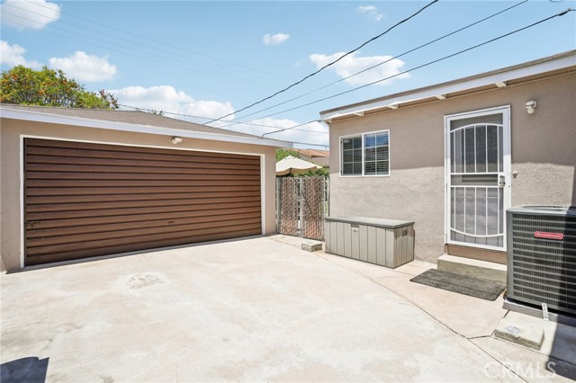 Detail Gallery Image 9 of 11 For 10551 Clancey Ave, Downey,  CA 90241 - 4 Beds | 2 Baths