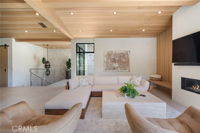 702 Diamond, Laguna Beach CA: https://media.crmls.org/medias/23219fe6-cb26-4b60-bdb5-83633e417e80.jpg