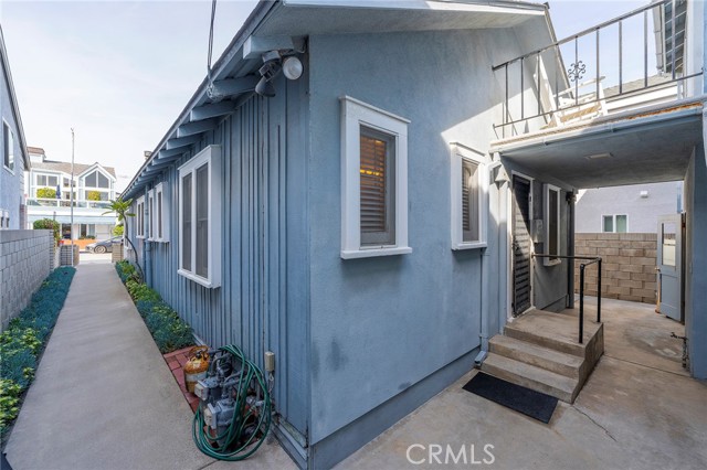 114 1/2 29TH, Newport Beach CA: https://media.crmls.org/medias/2321cd3d-8451-4d33-9dd5-77ae63afc504.jpg