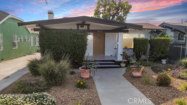 Detail Gallery Image 3 of 25 For 4265 S Hobart Bld, Los Angeles,  CA 90062 - 3 Beds | 2 Baths