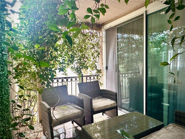 518 Hawthorne Street, Glendale CA: https://media.crmls.org/medias/232259d4-7ae7-4261-811a-a23a3b30e099.jpg