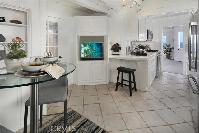 2856 Rounsevel Terrace, Laguna Beach CA: https://media.crmls.org/medias/2322ed7a-d6cf-43f7-a45a-7018080024d7.jpg
