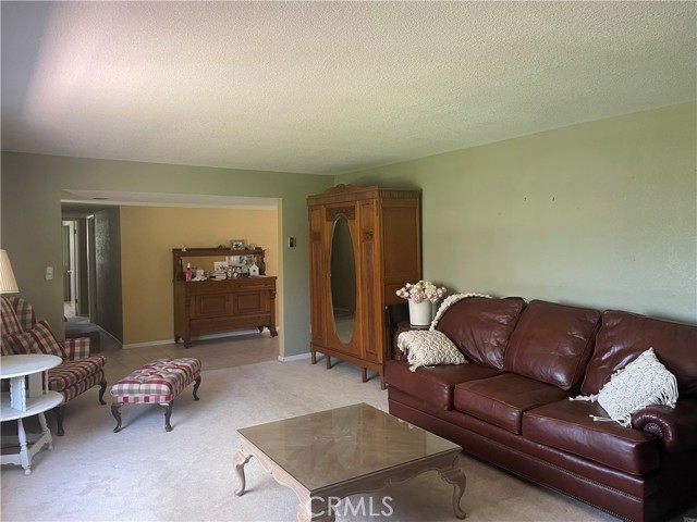 29450 Stallion Springs Drive, Tehachapi CA: https://media.crmls.org/medias/232351b7-0b6e-4f0a-aa5e-69f25fd1fd43.jpg