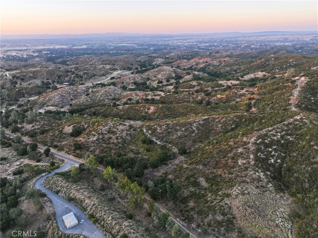 https://media.crmls.org/medias/2323e565-84b2-4abb-a32d-f4c1cbcb9397.jpg?preset=X-Large